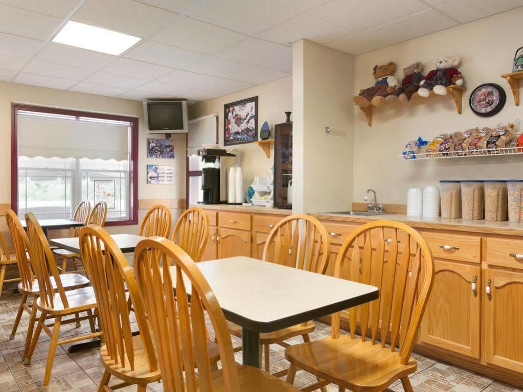 Travelodge By Wyndham Motel Fredericton